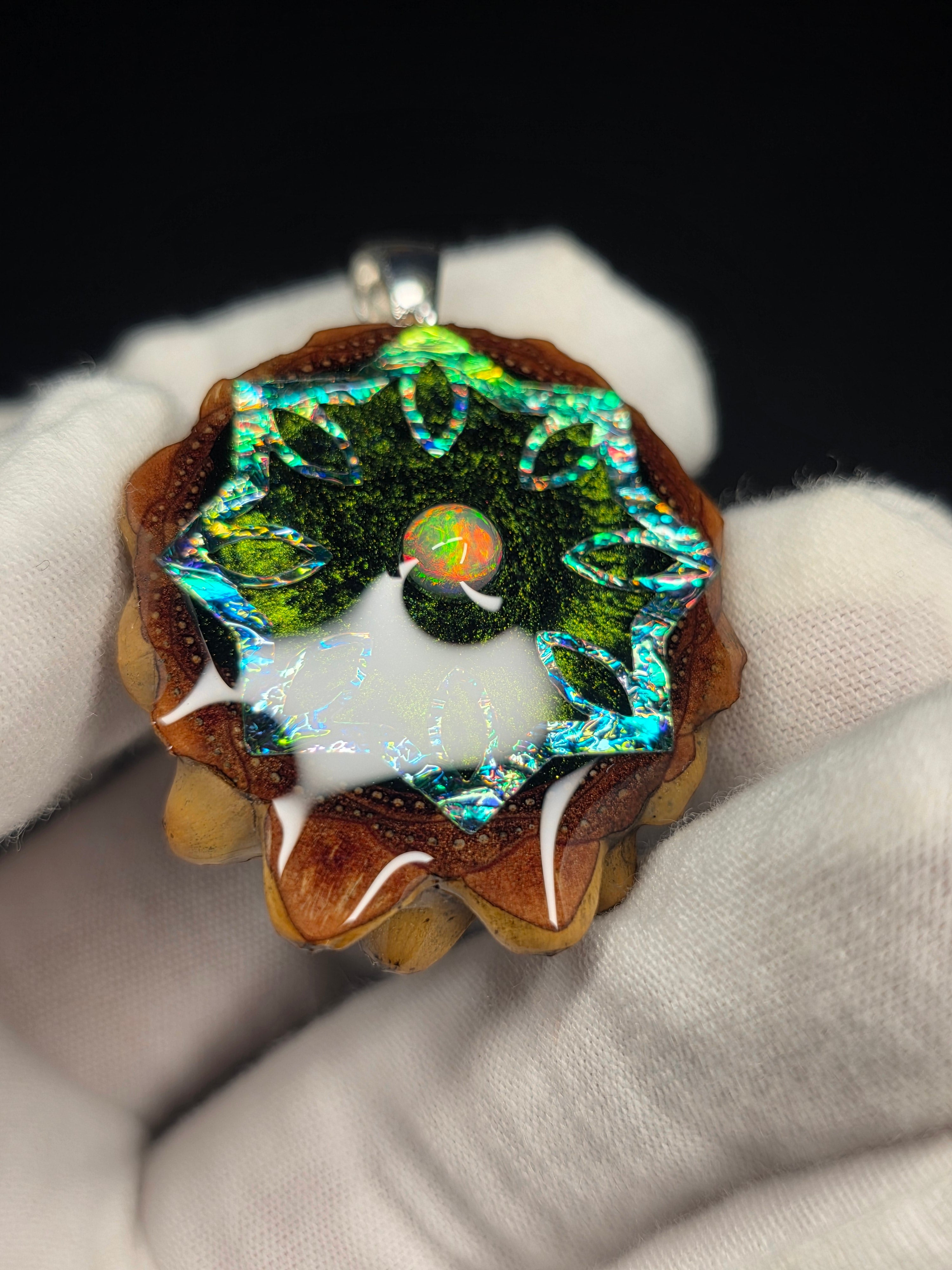 Small Knobcone Pinecone W/ Ethiopian Opal .925 Sterling Silber Bail