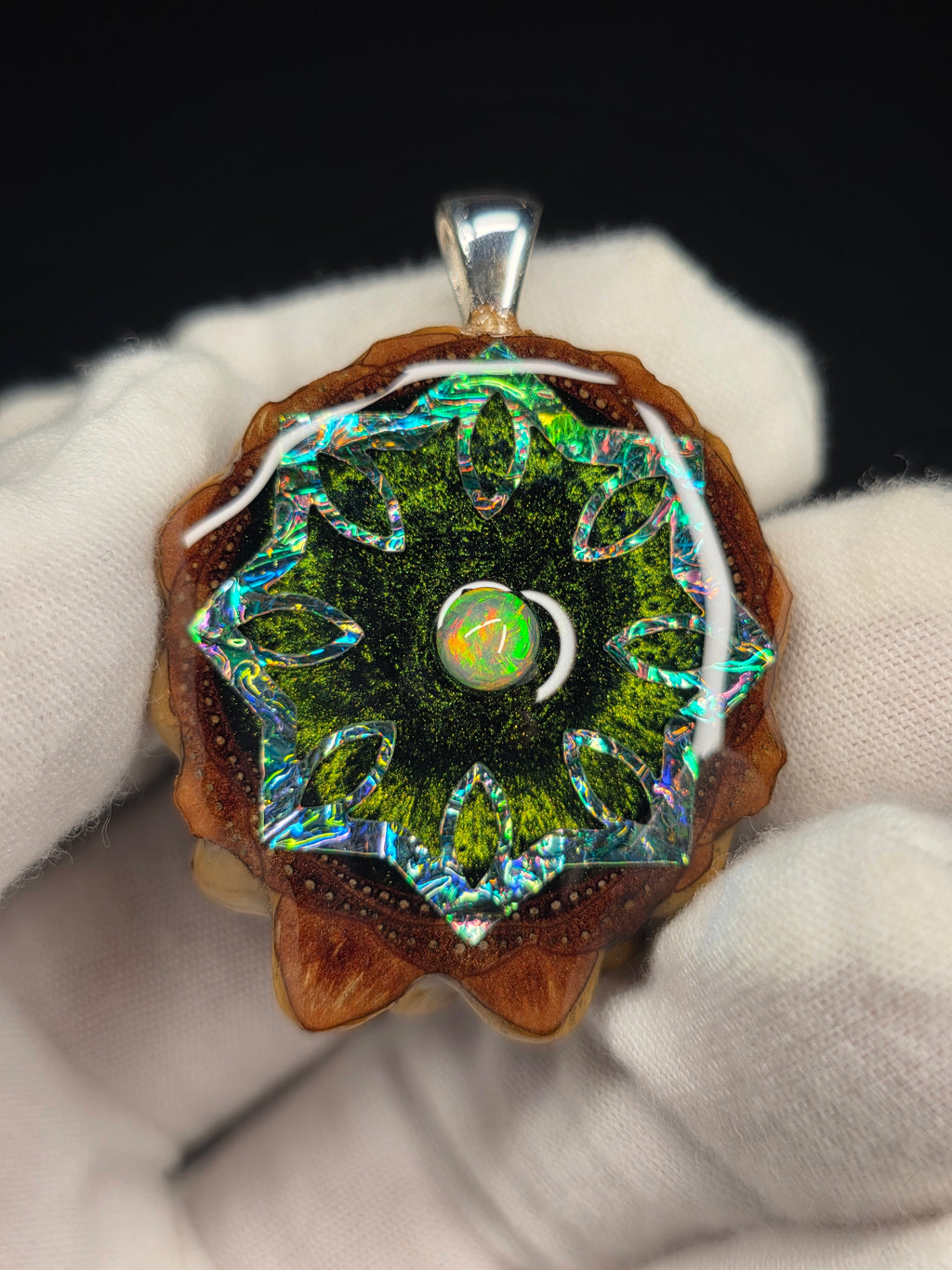 Small Knobcone Pinecone W/ Ethiopian Opal .925 Sterling Silber Bail